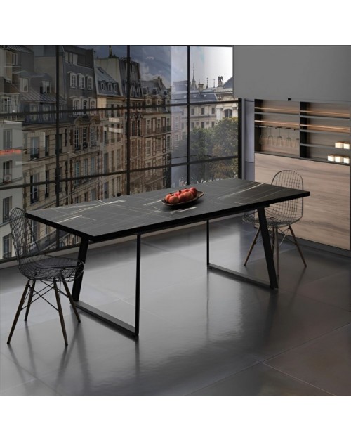 Tavolo allungabile piano effetto marmo nero e gambe in metallo nero Lavinya 170x90x75h