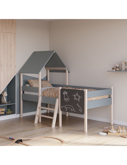 Letto rialzato a casetta Mint in legno massiccio verde cachi e pino con lavagnetta
