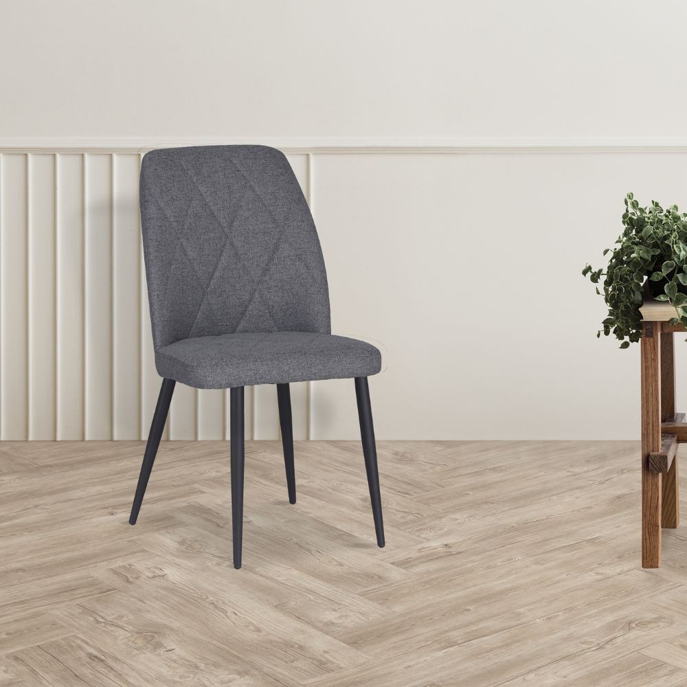 Sedia Vika in tessuto grigio con trama geometrica e piedi neri - Eleganza e comfort