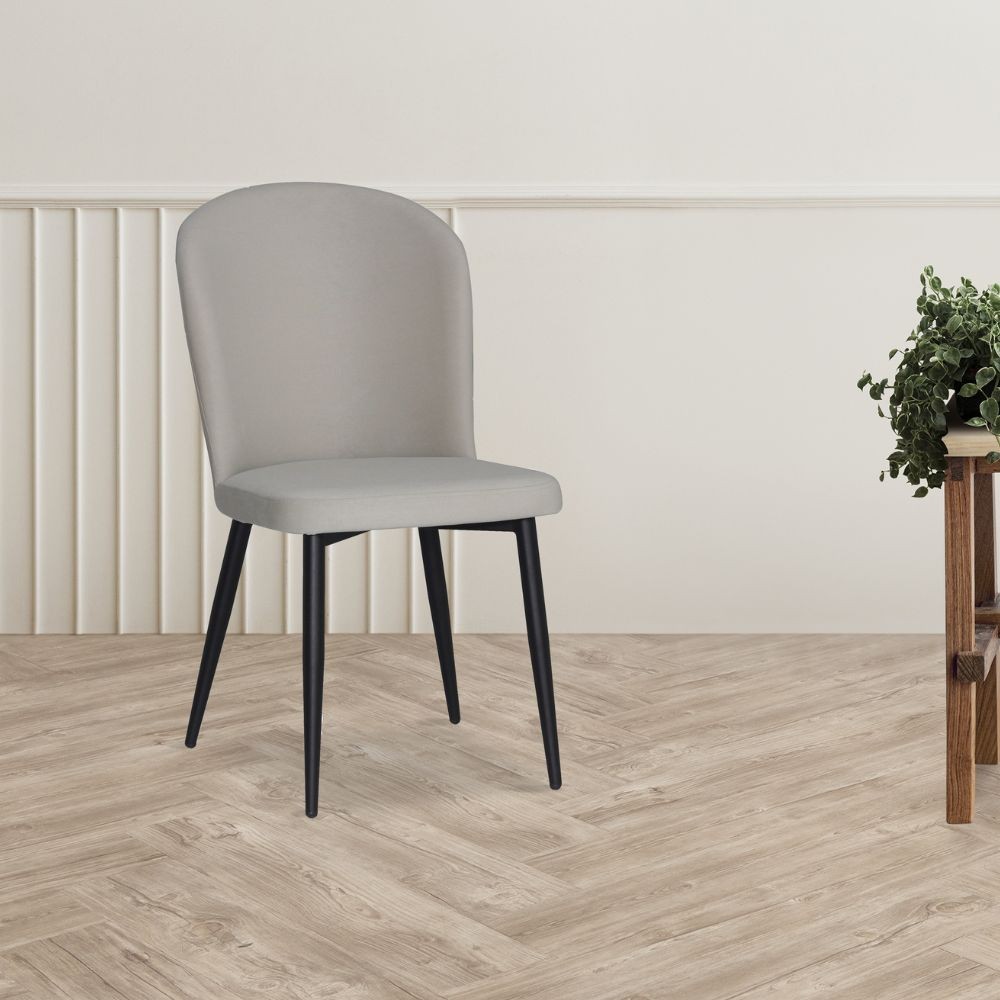Sedia Barka in tessuto grigio con piedi neri – Comfort morbido e design