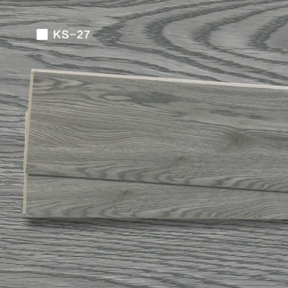 Pavimento SPC effetto legno grigio – 122 x 18,1 x 0,5 cm