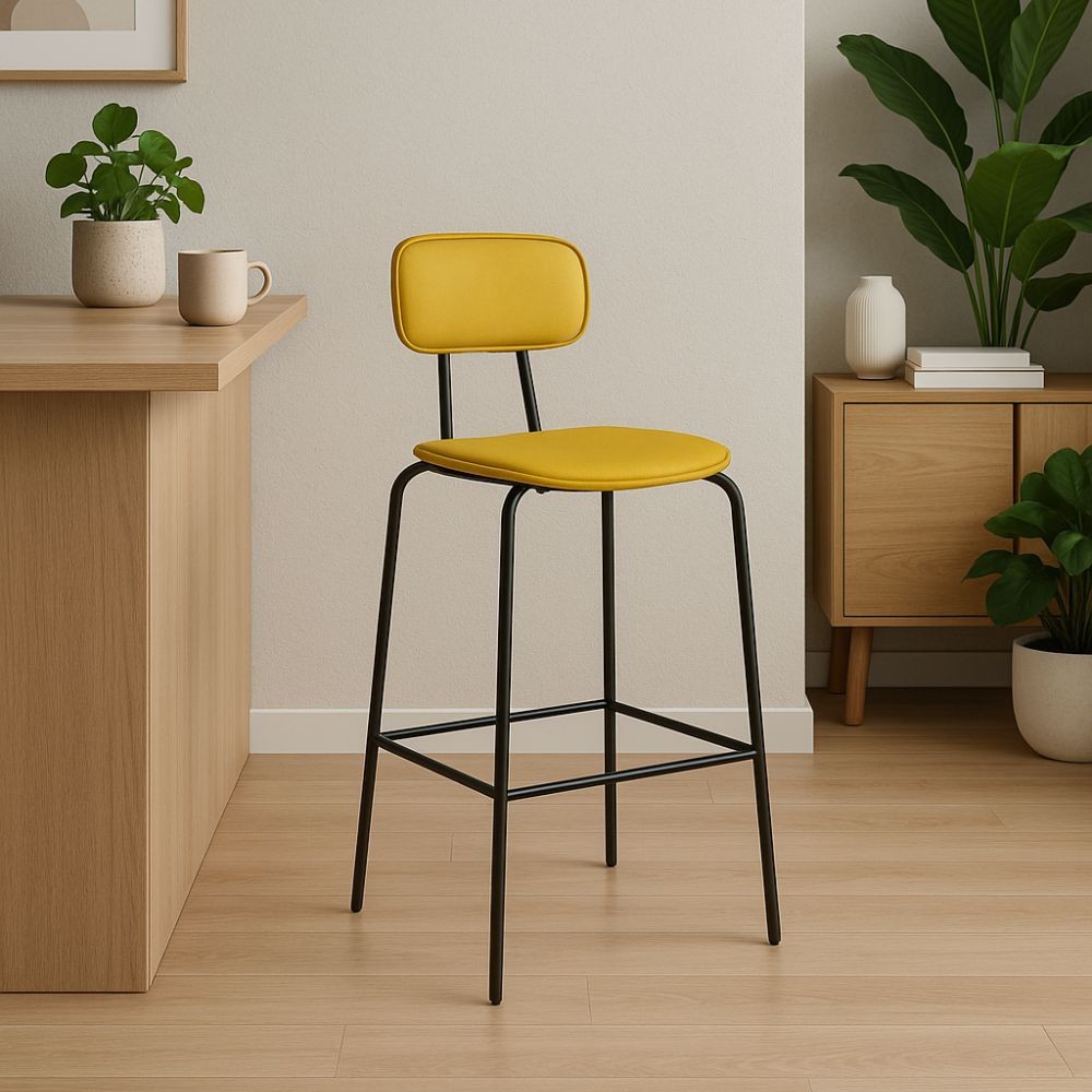 Sgabello Glami con struttura in metallo nero e seduta in pvc effetto cuoio giallo