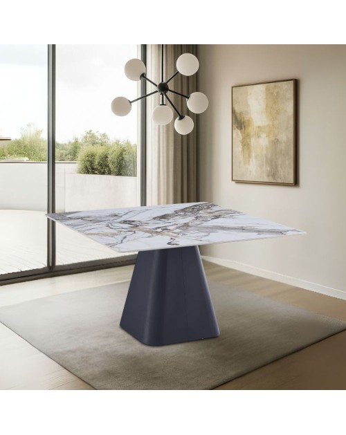 Tavolo quadrato Cesar in ceramica marmo arabesque con base di design a cono rovesciato