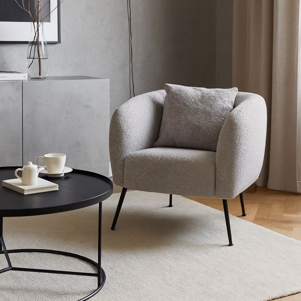 Poltrona Nuvia in tessuto tortora e gambe colore nero
