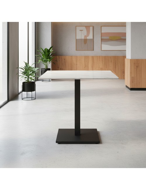 Tavolo quadrato Elora 80x80 con piano in ceramica effetto marmo bianco calacatta e struttura nera set 2 pz
