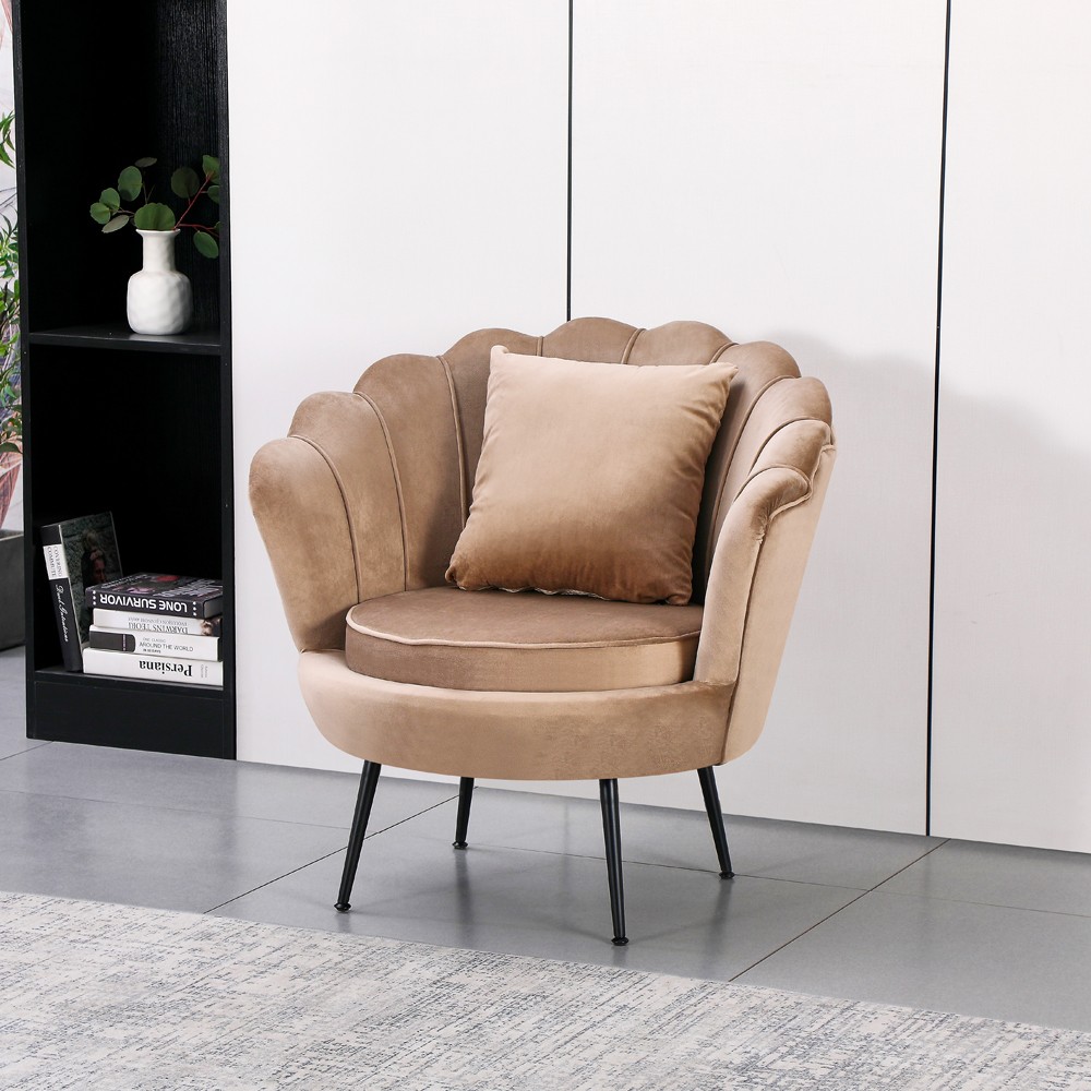Poltrona Orel a Conchiglia in Velluto Beige – Design Elegante e Avvolgente