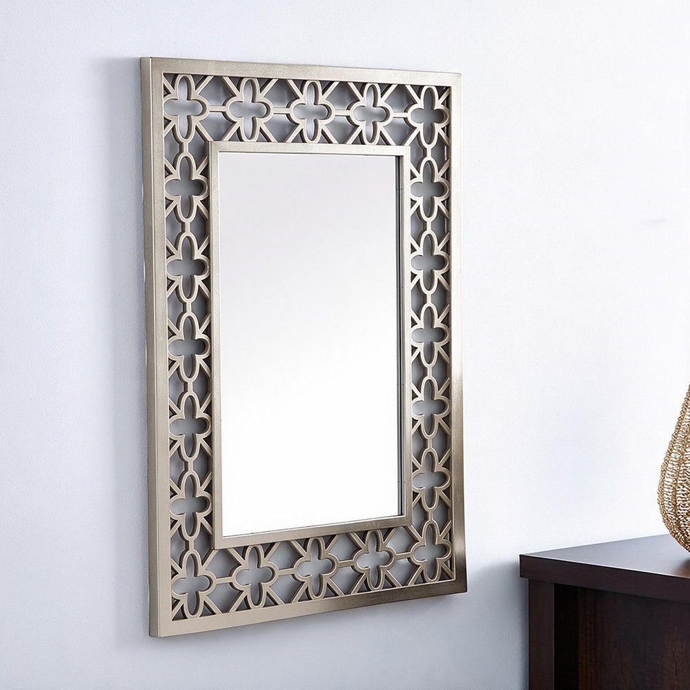 Specchio Decorativo Rettangolare MRHW8903 da Parete 48x67 cm Champagne con Cornice Traforata a Quadrifoglio