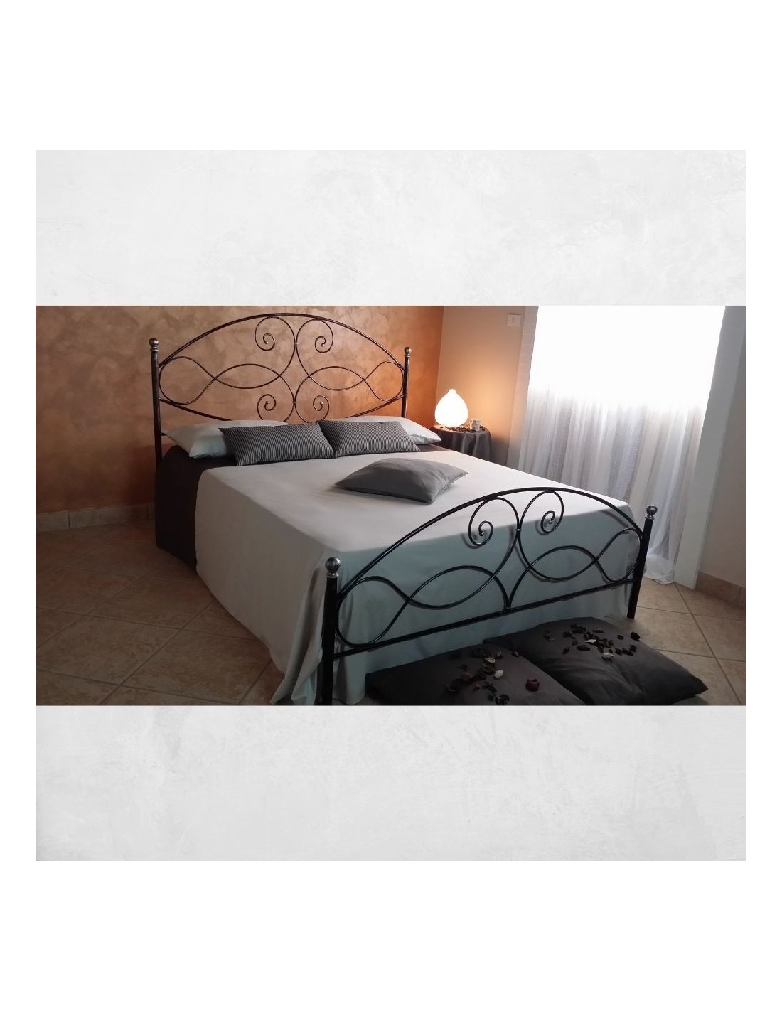 Letto Matrimoniale In Ferro Battuto Tiziano – 100% Made In Italy, Nero Con Sfumature Oro, Cm 170x117x200